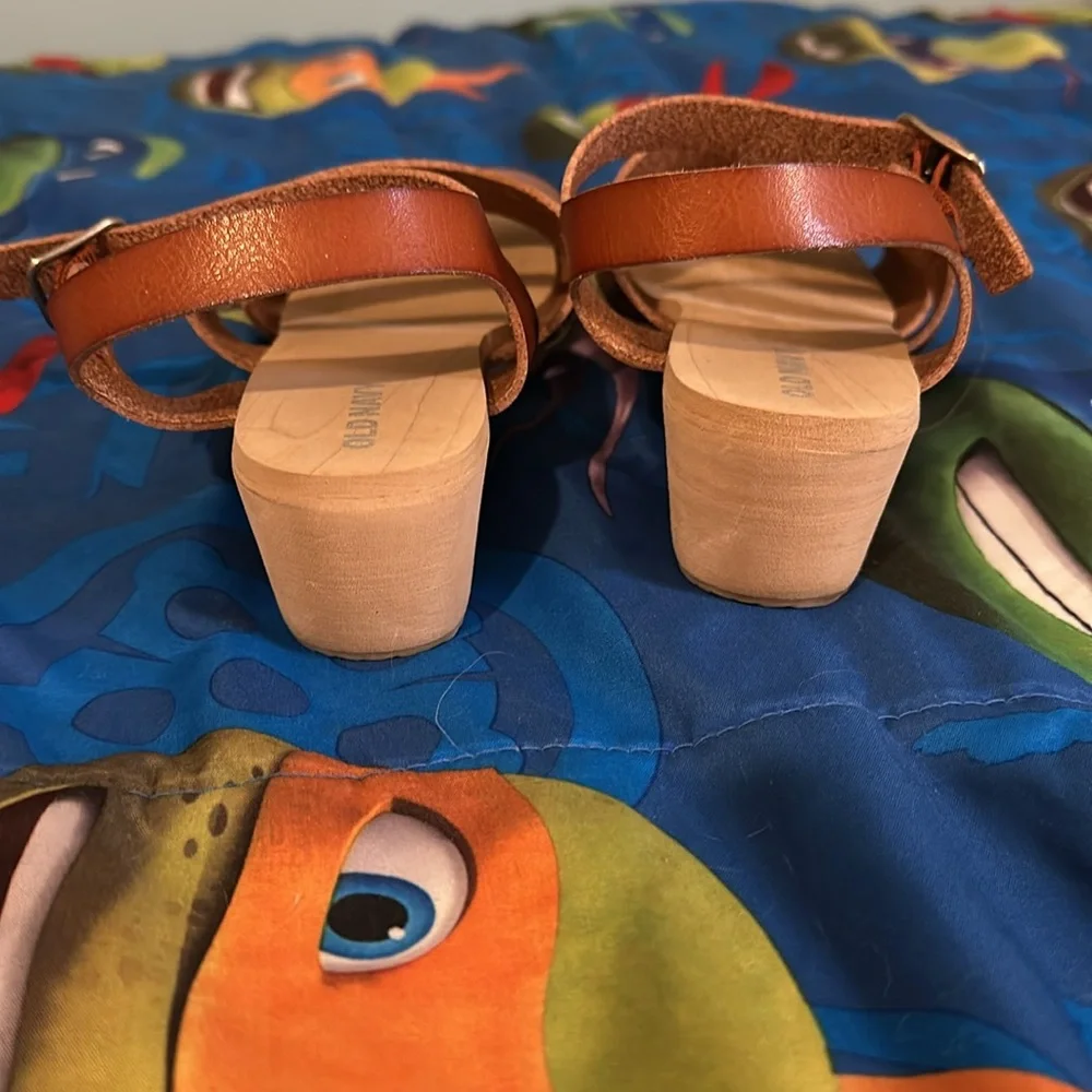 Old Navy girls sandals size 2, new without tags